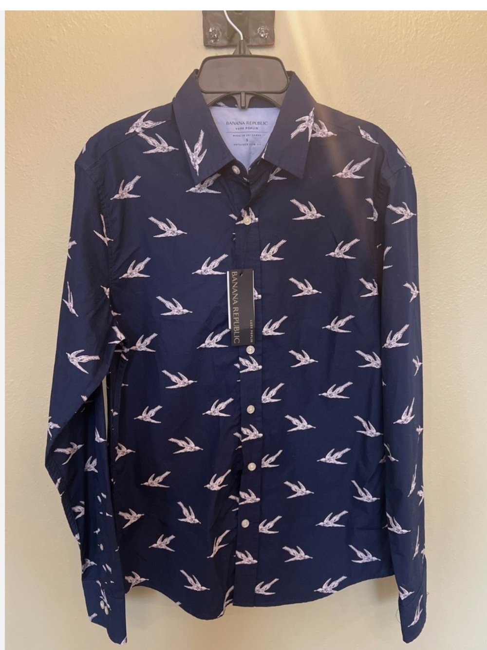 Banana Republic Men's Luxe Poplin Untucked Slim Fit Bird Print Shirt S Blue NWT